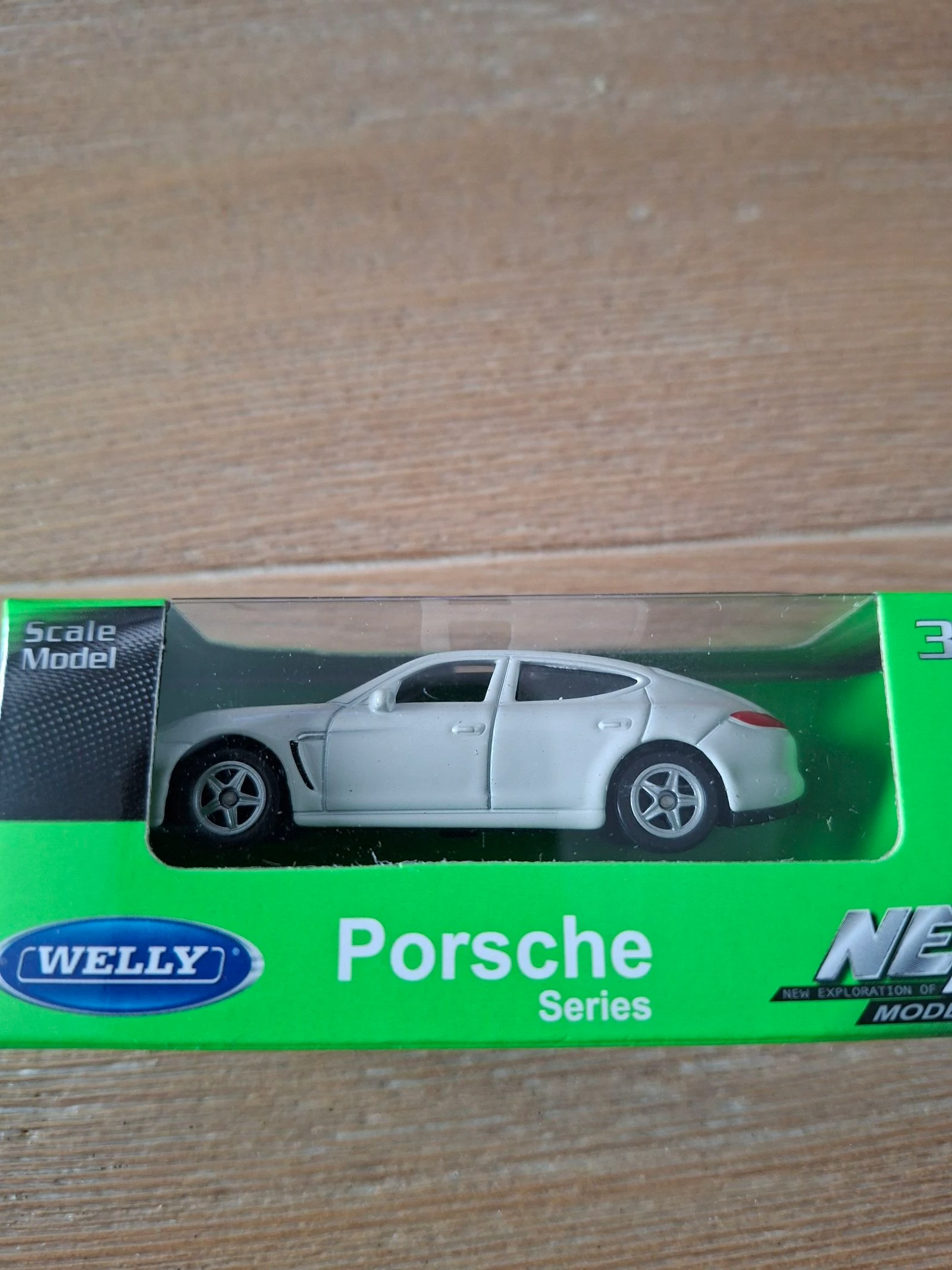 Welly Porsche Taycan Turbo S